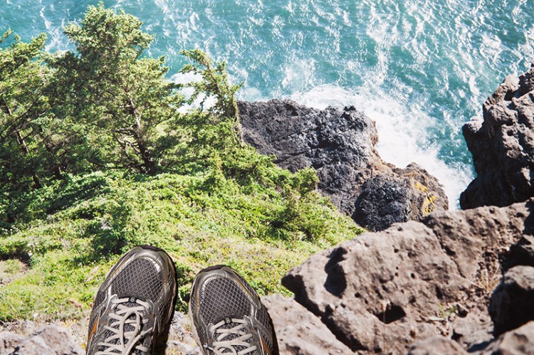 19_20120115feet-cliff032[1]